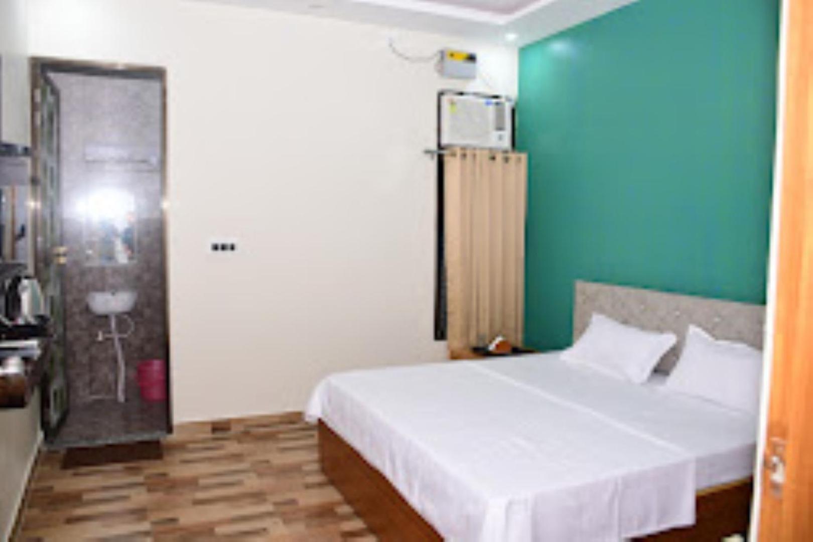 Renu Paradise , Ayodhya Hotel Exterior foto