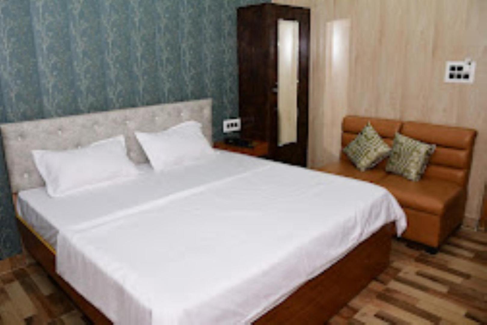 Renu Paradise , Ayodhya Hotel Exterior foto